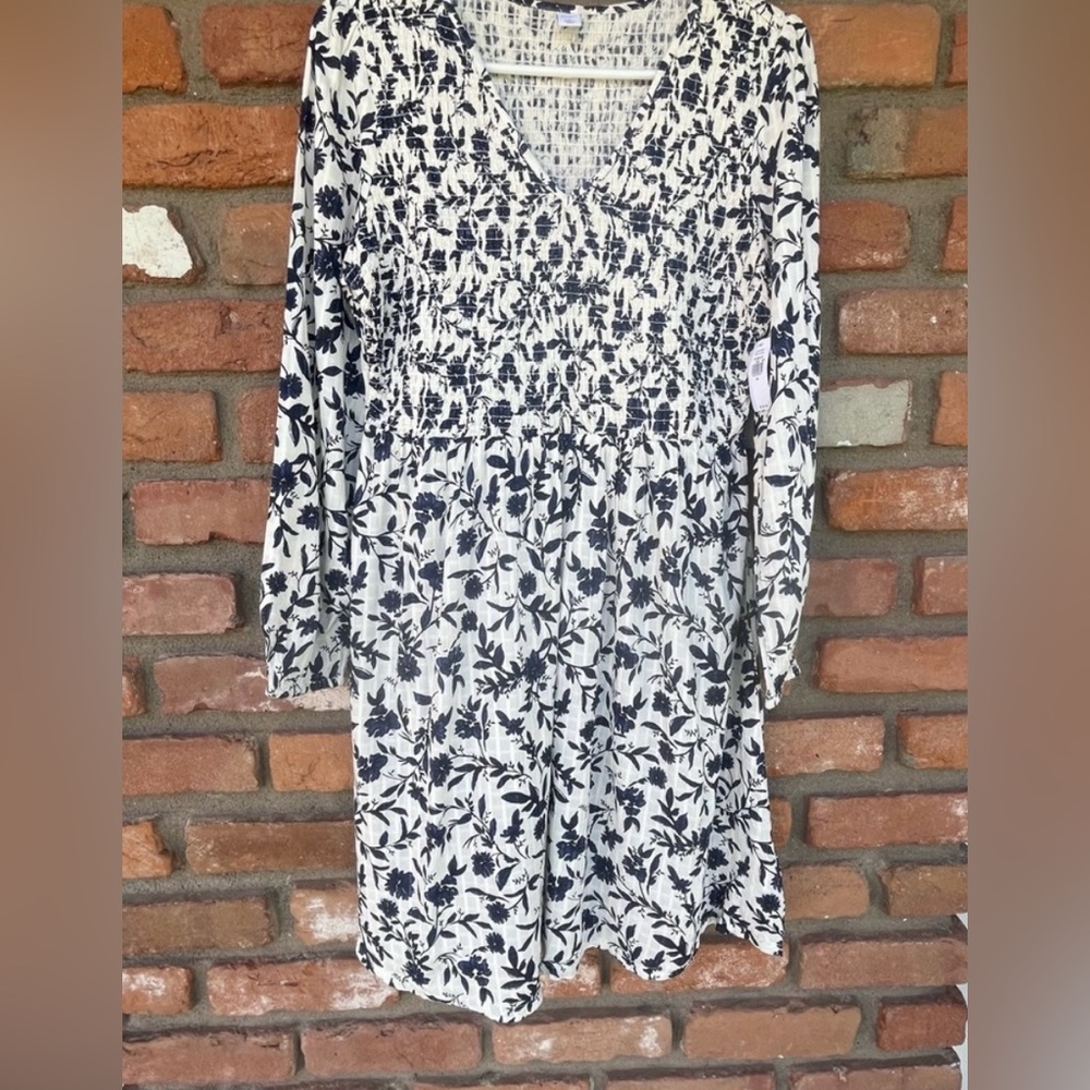Old Navy Smocked V- Neck Floral Print Feminine Boho Dress Size Medium - Picture 2 of 11